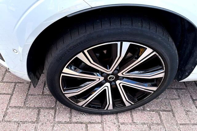 Volvo XC60 2.0 T6 AWD 293kW/399pk Aut8 Inscription Long Range PANORAMADAK + HARMAN/KARDON + PILOT ASSIST + GOOGLE MAPS&SERVICES + 360 CAMERA + KEYLESS + LANE ASSIST + MATRIX LED + STOELVERWARMING&-VENTILATIE + STUURVERWARMING + PARKSENSOREN V&A + 21" LM-VELGEN!!