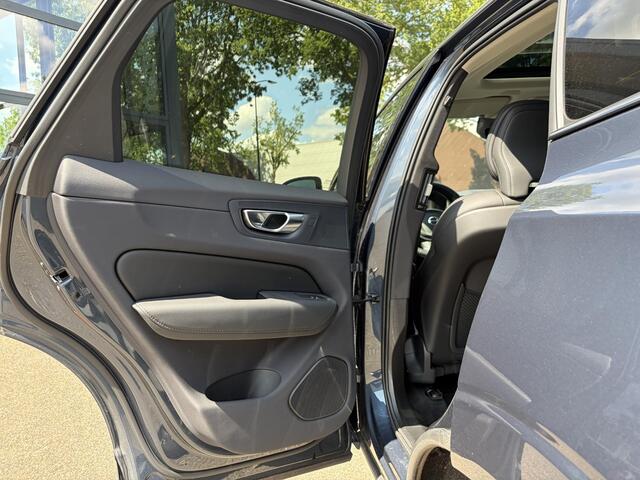 Volvo XC60 Plug-In Hybrid AWD T6 Plus Dark recharge ADAPT. CRUISE CONTROL | TREKHAAK | STUUR & STOEL VERWARMING | PANORAMA DAK | 360 GRADEN CAMERA | ELEK. STOELEN MET GEHEUGEN | HARMAN/KARDON AUDIO