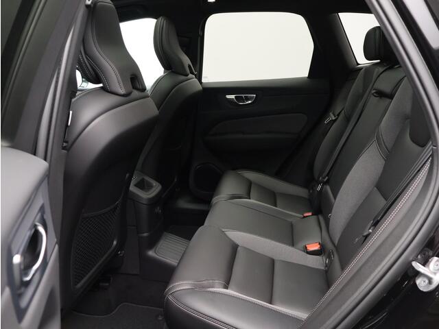 Volvo XC60 2.0 T8 Plug-in hybrid AWD Plus Black Edition / Panoramadak / Head-up Display / 360 Camera / Harman Kardon / Stoel+Stuurverwarming / BLIS / Pilot Assist / Getint Glas /