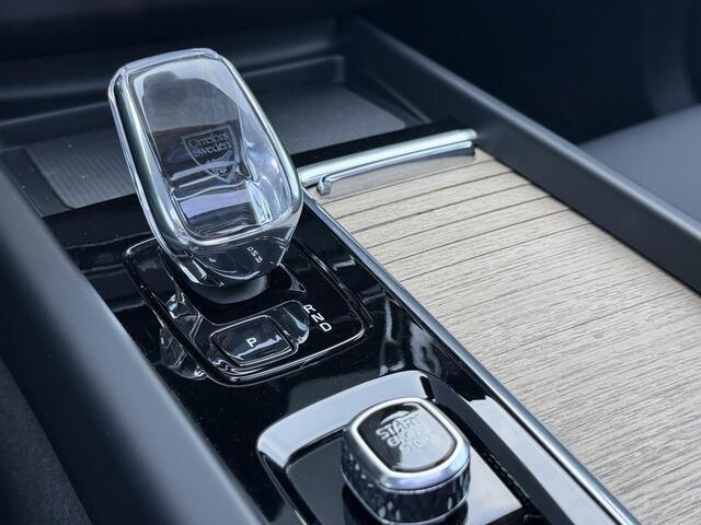 Volvo XC60 2.0 T6 Plug-in hybrid AWD Ultra Dark Luchtvering / Harman & Kardon / 360 camera / Schuif kantel dak / Elek. trekhaak / Memory / Elek. stoelen /