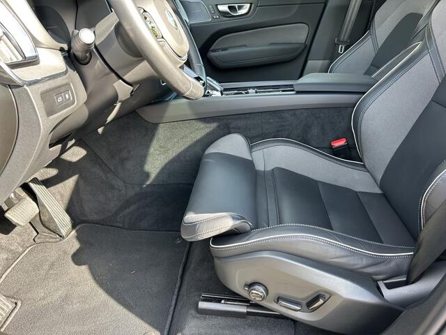 Volvo XC60 2.0 T8 Plug-in hybrid AWD BLACK EDITION (335kW/455PK) ** PANO, TREKH, ACC, HuD, 21-inch LMV ** 1e EIG - UNFALLFREI ** ** INFORMEER OOK NAAR ONZE AANTREKKELIJKE FINANCIAL-LEASE TARIEVEN **