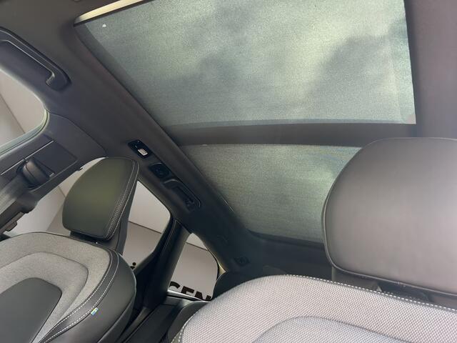 Volvo XC60 2.0 T8 Plug-in hybrid AWD BLACK EDITION (335kW/455PK) ** PANO, TREKH, ACC, HuD, 21-inch LMV ** 1e EIG - UNFALLFREI ** ** INFORMEER OOK NAAR ONZE AANTREKKELIJKE FINANCIAL-LEASE TARIEVEN **