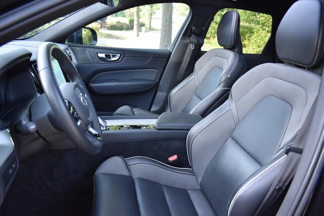 Volvo XC60 2.0 T6 Plug-in hybrid AWD 400PK Dark, PANO, LEER, TREKH.