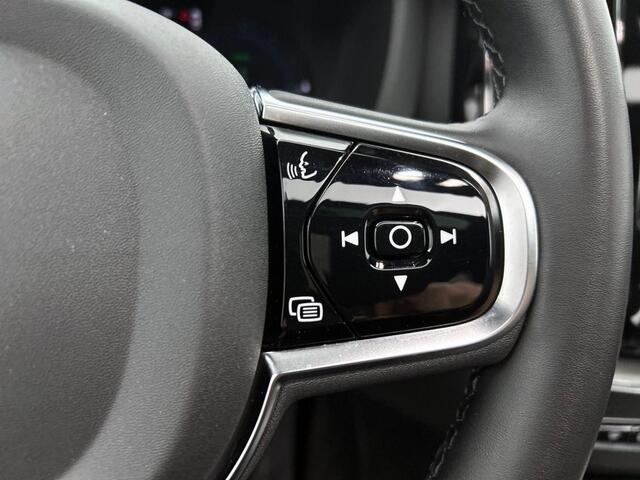 Volvo XC60 T8 Ultimate Dark | Trekhaak | 21 inch | BLIS | Pano | H&K |
