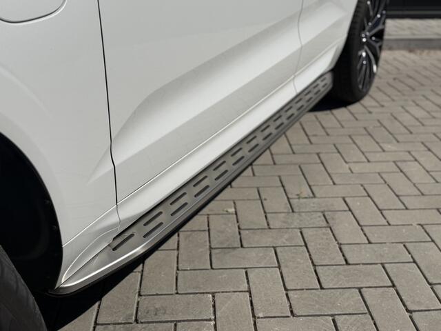 Volvo XC60 2.0 T6 Plug-in hybrid AWD Ultimate Dark | 22 inch wielen | Side Skirts | Getint Glas
