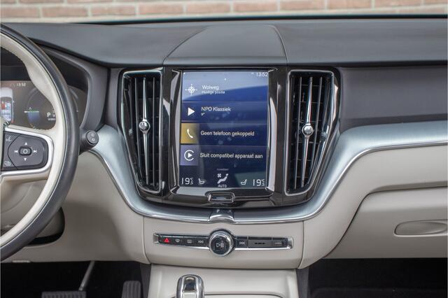 Volvo XC60 T8 Twin Engine AWD Momentum, Leder, Carplay, Trekhaak, Stoelverwarming, Camera, Panoramadak, Full LED.