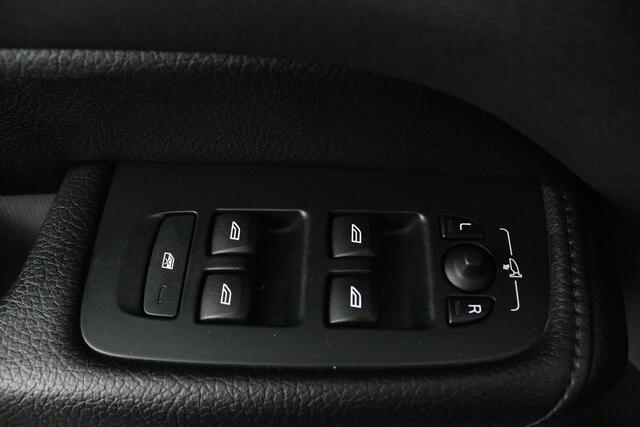 Volvo XC60 2.0 T5 AWD Momentum (TREKHAAK, STOELVERWARMING, ELEKTR STOELEN, CRUISE CONTROL, PARKEERSEN