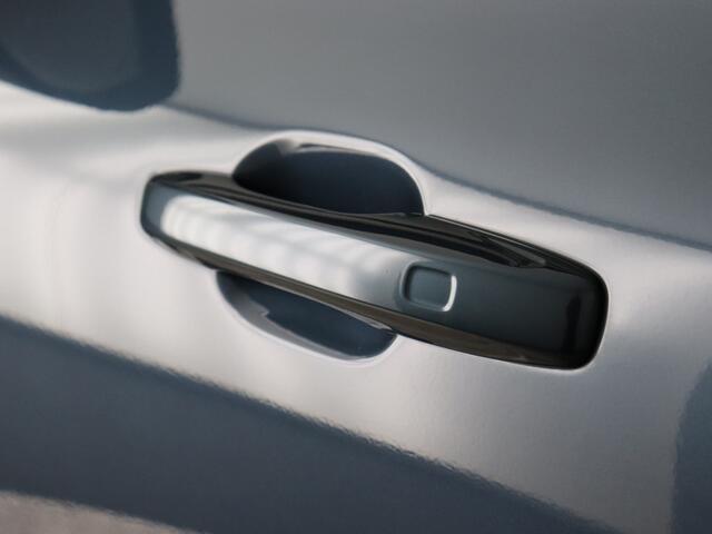 Volvo XC60 2.0 B4 Plus Dark (Elek. trekhaak + achterklep / Camera / Navi / Stoel- stuurverw.)