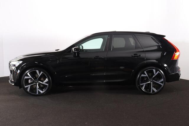 Volvo XC60 T8 Recharge AWD Ultra Black Edition Executive - Luchtvering - Panorama/schuifdak - IntelliSafe Assist & Surround - 360º Camera - Bowers & Wilkins audio - Adaptieve LED koplampen - Verwarmde voorstoelen, stuur & achterbank - Parkeersensoren voor & achter - Elektr. bedienb. voorstoelen met geheugen - Geventileerde voorstoelen - Head up display - Draadloze tel. lader - 22' LMV
