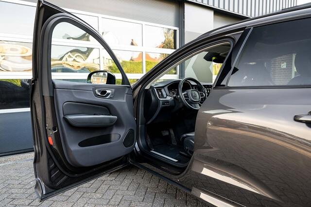 Volvo XC60 2.0 T6 Plug-in Hybrid AWD Plus Dark | Panorama | 360 Camera | ACC | Memory | Leder | Stuurverw. |