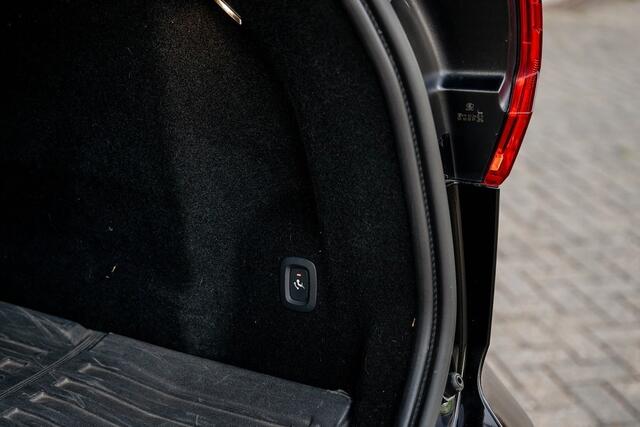 Volvo XC60 2.0 T6 Plug-in Hybrid AWD Ultimate Dark | Panorama | Head-Up | Harman/Kardon | Trekhaak | ACC | Memory | 20' Inch |
