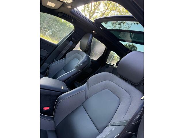 Volvo XC60 2.0 Recharge T8 AWD R-Design | Plug-in Hybrid (PHEV) | Panoramadak | Head-up Display | Harman Kardon Audio | 360 Graden Camera | Keyless Entry | Elektrische Achterklep | Stoelverwarming voor en achter | Cruise Control Adaptief | BLIS | Navigatie | Apple Carplay | Android Auto