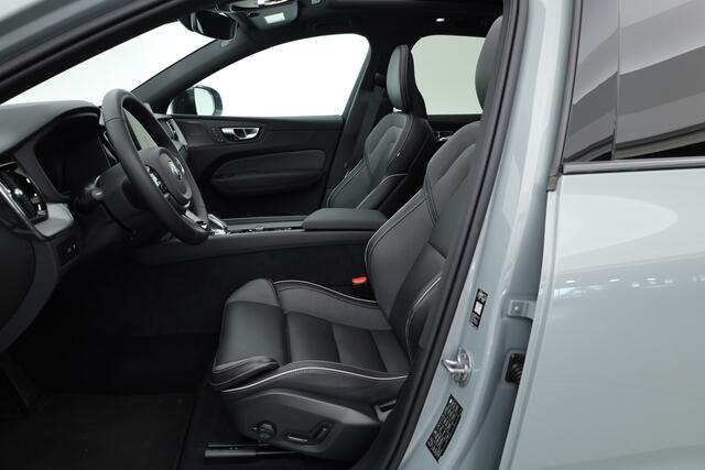 Volvo XC60 2.0 T8 Plug-in hybrid AWD Plus Black Edition | Pano | HUD | 360cam | H&K Audio | Elek. Trekhaak | Memory seats | Vapour Grey