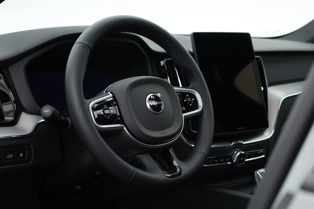 Volvo XC60 2.0 T8 Plug-in hybrid AWD Plus Black Edition | Pano | HUD | 360cam | H&K Audio | Elek. Trekhaak | Memory seats | Vapour Grey