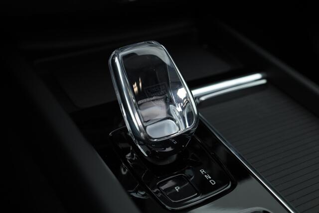 Volvo XC60 2.0 T8 Plug-in hybrid AWD Plus Black Edition | Pano | HUD | 360cam | H&K Audio | Elek. Trekhaak | Memory seats | Vapour Grey