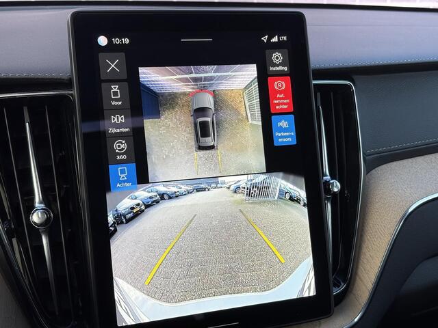 Volvo XC60 2.0 T6 Plug-in hybrid AWD Ultra Dark | SOH:100% | Trekhaak | Luchtvering | Head-up display | Keyless entry/start | Schuif/Kantel Panoramadak | Stoel/stuurverwarming | Power Seats | Memory | Extra getint glas | 360° Camera |