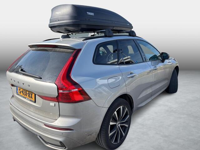 Volvo XC60 2.0 T6 Plug-in Hybrid AWD Plus Dark | PHEV | Harman Kardon Audio | Sportstoelen | Achteruitrijcamera | Parkeersensoren | Keyless Entry | Elektrische Achterklep | Elektrisch Verstelbare Voorstoelen | Stoelverwarming voor en achter | Cruise Control Adaptief | BLIS | Google Navigatie | Apple Carplay | Android Auto