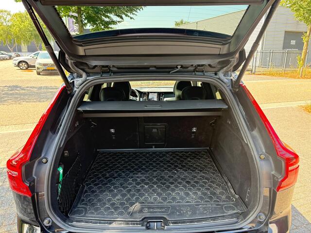 Volvo XC60 2.0 T6 Plug-in hybrid AWD R-Design Dark LongRange/Luchtvering/Trekhaak/360Cam etc.