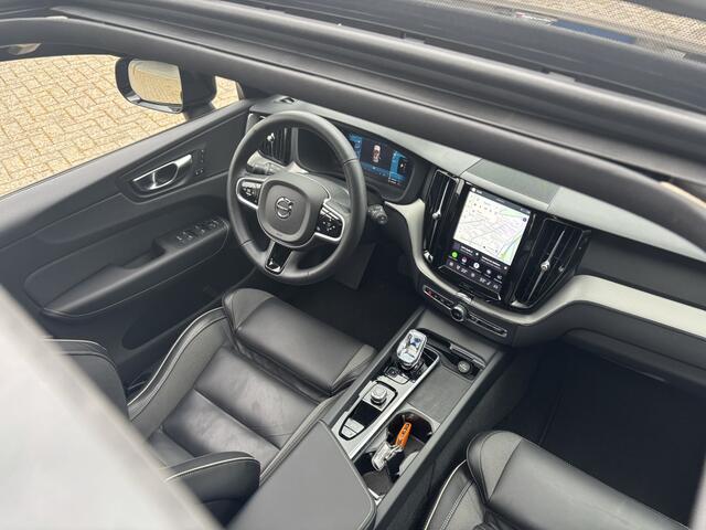 Volvo XC60 2.0 T6 Plug-in hybrid AWD Plus Black Edition Long Range / Google Maps Navi / Camera / Allseason Banden / Schuifkanteldak /