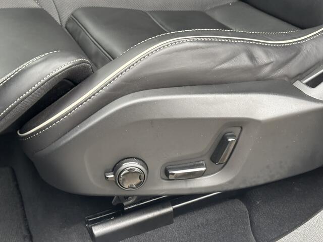 Volvo XC60 2.0 T6 Plug-in hybrid AWD Plus Black Edition Long Range / Google Maps Navi / Camera / Allseason Banden / Schuifkanteldak /