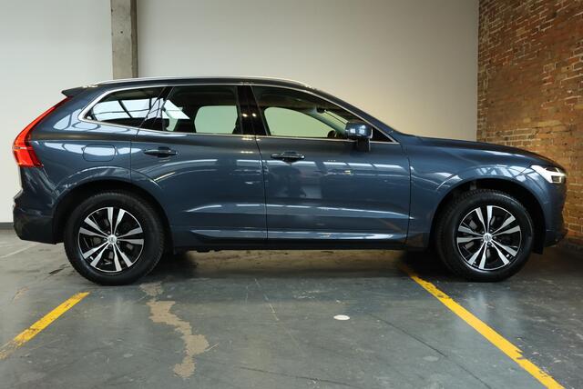 Volvo XC60 T4 Momentum Pro | Semi-Electrische Inklapbare Trekhaak | Dealeronderhouden | Comfortstoelen | Lederenbekleding | 4-seizoenenbanden | Cruise Control | Navigatie | Stoelverwarming | stuurwielverwarming | Navigatie | Cruise Control |