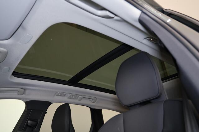 Volvo XC60 T6 Recharge AWD Ultra Dark - Luchtvering - Panorama/schuifdak - IntelliSafe Assist & Surround - 360º Camera - Harman/Kardon audio - Adaptieve LED koplampen - Verwarmde voorstoelen, stuur & achterbank - Parkeersensoren voor & achter - Elektr. bedienb. voorstoelen met geheugen - Head up display - Draadloze tel. lader - Extra getint glas - Inklapbare trekhaak - 20' LMV