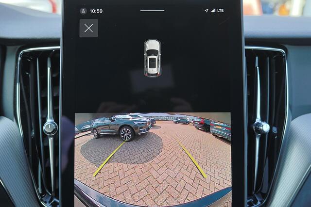 Volvo XC60 T6 Recharge AWD Plus Black Edition - IntelliSafe Assist & Surround - Harman/Kardon audio - Parkeercamera achter - Verwarmde voorstoelen, stuur & achterbank - Parkeersensoren voor & achter - Elektr. bedienb. voorstoelen met geheugen - Draadloze tel. lader - Extra getint glas - 21' LMV