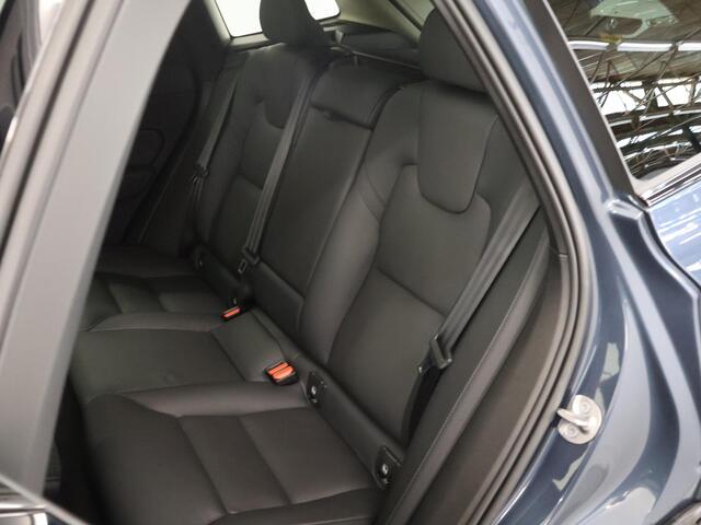 Volvo XC60 2.0 T8 Plug-in hybrid AWD Ultra Dark | Panoramadak | LED | Comfortstoelen | Ele.verstelbare stoelen + geheugen | Stuur/stoelverwarming | 360 Camera | DAB | Adaptieve Cruise Control | El.kofferdeksel | Harman/Kardon Audio |