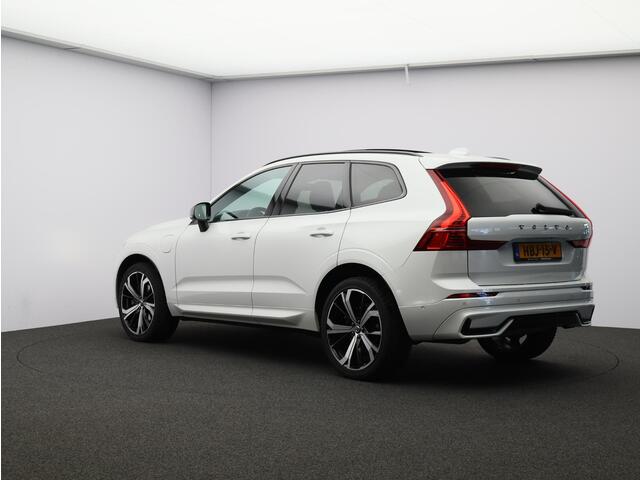 Volvo XC60 T6 AWD Plug-in hybrid Ultra Dark Automaat / Panoramadak / Head up display / 360* camera / Privacy Glass / Harman Kardon audio / 21" velgen