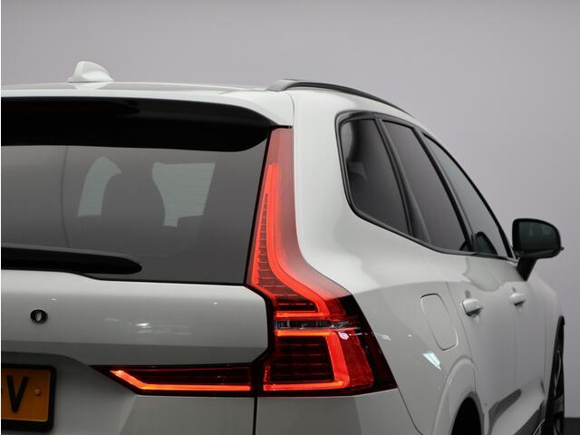 Volvo XC60 T6 AWD Plug-in hybrid Ultra Dark Automaat / Panoramadak / Head up display / 360* camera / Privacy Glass / Harman Kardon audio / 21" velgen