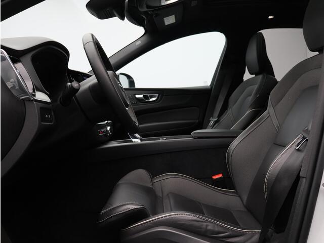 Volvo XC60 T6 AWD Plug-in hybrid Ultra Dark Automaat / Panoramadak / Head up display / 360* camera / Privacy Glass / Harman Kardon audio / 21" velgen
