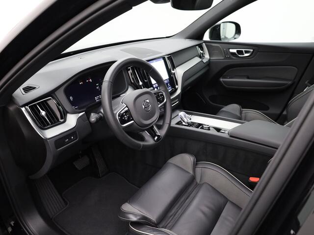 Volvo XC60 2.0 T6 Plug-in hybrid AWD Plus Dark | Panodak | Trekhaak | Elek. Achterklep | Apple Carplay / Adroid | Memory Seats | Harman Kardon | Prijs Rijklaar !!