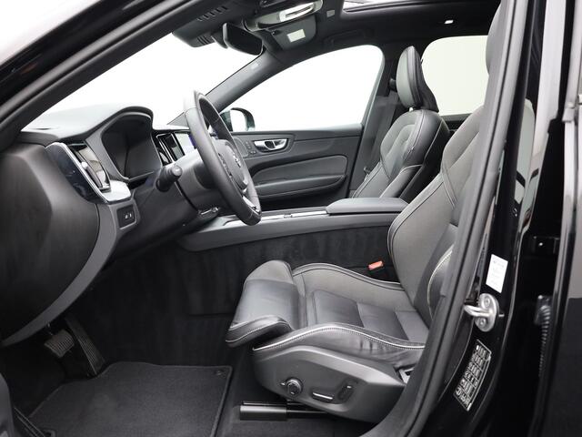 Volvo XC60 2.0 T6 Plug-in hybrid AWD Plus Dark | Panodak | Trekhaak | Elek. Achterklep | Apple Carplay / Adroid | Memory Seats | Harman Kardon | Prijs Rijklaar !!