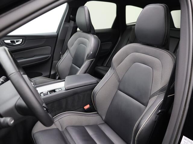 Volvo XC60 2.0 T6 Plug-in hybrid AWD Plus Dark | Panodak | Trekhaak | Elek. Achterklep | Apple Carplay / Adroid | Memory Seats | Harman Kardon | Prijs Rijklaar !!