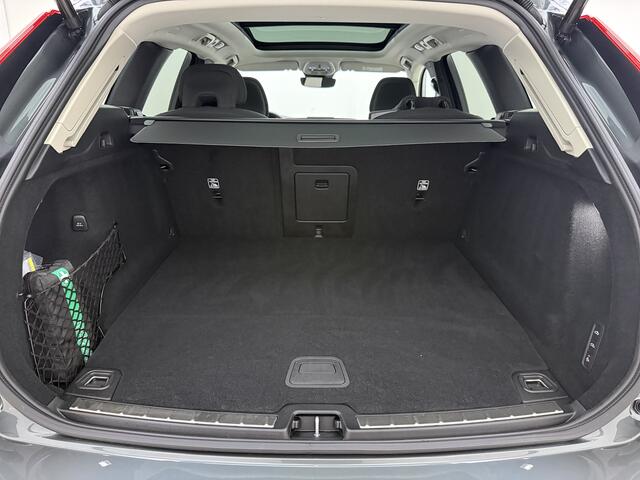 Volvo XC60 T6 350pk AWD Ultra Dark / Luchtvering / Trekhaak / Head-Up / 360 Camera / 20'' / Full-LED / Lederen Dashboard / Elektr. Stoelen /