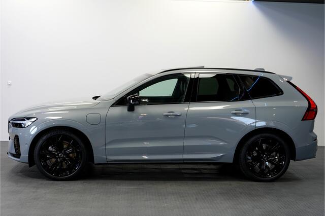 Volvo XC60 2.0 T6 AWD 247kW/336pk Aut8 MJ2027, NIEUW €83.347! Plug-in Ultra Black Ed. LUCHTVERING + HARMAN/KARDON + PANORAMADAK + EL.TREKHAAK + HEAD-UP + PILOT ASSIST + STOELVERWARMING V&A + STUURVERWARMING + 360 CAMERA + 21" LM-VELGEN!!