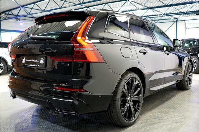 Volvo XC60 2.0 T6 AWD 247kW/336pk Aut8 MJ2027, NIEUW €82.042! Plug-in Ultra Black Ed. LUCHTVERING + HARMAN/KARDON + PANORAMADAK + EL.TREKHAAK + HEAD-UP + PILOT ASSIST + STOELVERWARMING V&A + STUURVERWARMING + 360 CAMERA + 21" LM-VELGEN!!