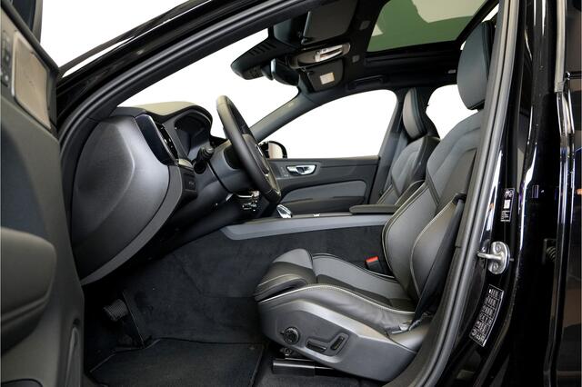 Volvo XC60 2.0 T6 AWD 247kW/336pk Aut8 MJ2027, NIEUW €82.042! Plug-in Ultra Black Ed. LUCHTVERING + HARMAN/KARDON + PANORAMADAK + EL.TREKHAAK + HEAD-UP + PILOT ASSIST + STOELVERWARMING V&A + STUURVERWARMING + 360 CAMERA + 21" LM-VELGEN!!