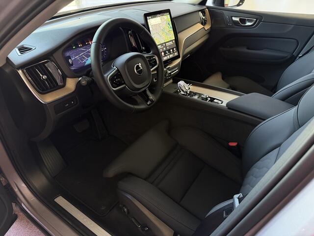 Volvo XC60 2.0 T8 455PK AWD PLUS DARK NIEUWE AUTO HARMAN KARDON 360.CAM STOEL/STUUR VERW LEER