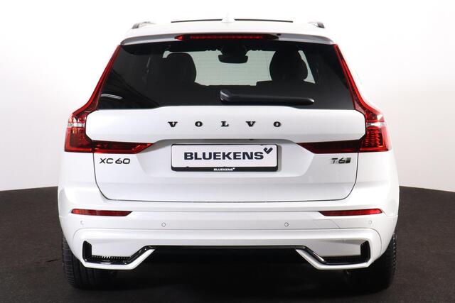 Volvo XC60 T6 Recharge AWD Ultra Black Edition - Luchtvering - Panorama/schuifdak - IntelliSafe Assist & Surround - 360º Camera - Harman/Kardon audio - Adaptieve LED koplampen - Verwarmde voorstoelen, stuur & achterbank - Parkeersensoren voor & achter - Elektr. bedienb. voorstoelen met geheugen - Head up display - Draadloze tel. lader - Extra getint glas - Inklapbare trekhaak - 21' LMV