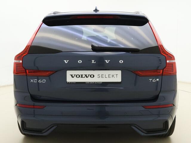 Volvo XC60 T6 AWD 350pk Plus Dark / Luchtvering / Geventileerde stoelen / Amber interieur / Panorama dak / Trekhaak / Voorruit verwarming /