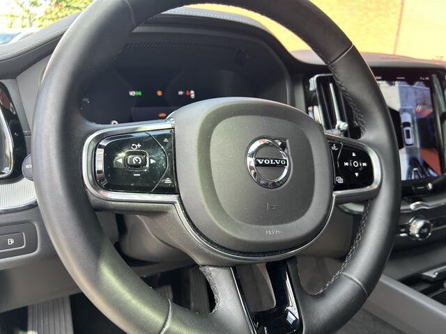 Volvo XC60 2.0 T8 Plug-in hybrid SOH 97,6% AWD Ultimate Bright 455PK! // ADAPT. CRUISE // PANODAK // HARMAN&KARDON // LEDER // ELEK. STOELEN+GEHEUGEN // 360 CAMERA+SENSOREN