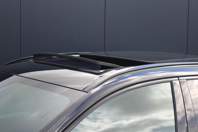 Volvo XC60 2.0 T6 Plug-in hybrid AWD Ultra Black Edition | 2 jaar fabrieks garantie | NIEUW! | Massage stoelen | Stoel verwarming voor & achter | Elektrisch verstelbare voor stoelen met geheugen | Stuurverwarming | Bowers & Wilkins | 360° camera | Apple Carplay/Android Auto | Schuif/kanteldak| Dealer prijs € 88.889,- bij ons €70.950,- |