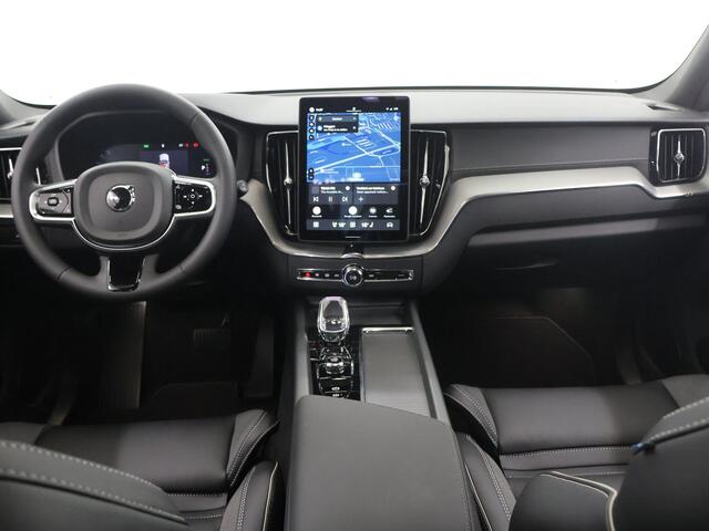 Volvo XC60 2.0 T8 Plug-in hybrid AWD Ultra Black Edition | Panoramadak | HUD | Harman/Kardon | Elek. Comfortstoelen met Geheugen | Elek. Achterklep | Cruise Control Adaptief | BLIS | Winterpakket | Apple Carplay/Android Auto |