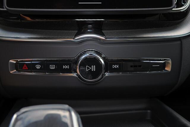 Volvo XC60 T6 Recharge AWD Plus Black Edition - Panorama/schuifdak - IntelliSafe Assist & Surround - 360º Camera - Harman Kardon audio - Verwarmde voorstoelen, stuur & achterbank - Parkeersensoren voor & achter - Elektr. bedienb. voorstoelen met geheugen - Head up display - Draadloze tel. lader - Extra getint glas - 21' LMV