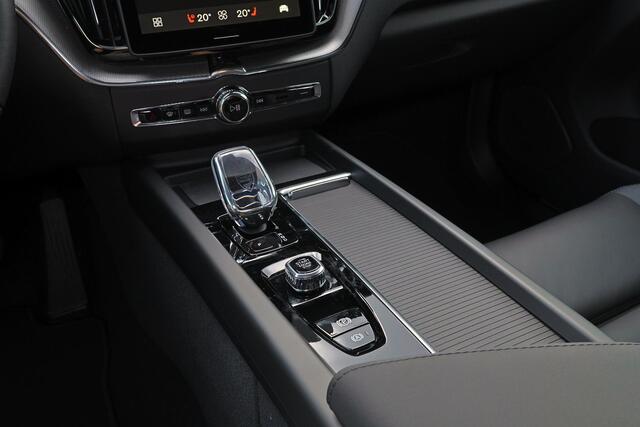 Volvo XC60 T6 Recharge AWD Plus Black Edition - Panorama/schuifdak - IntelliSafe Assist & Surround - 360º Camera - Harman Kardon audio - Verwarmde voorstoelen, stuur & achterbank - Parkeersensoren voor & achter - Elektr. bedienb. voorstoelen met geheugen - Head up display - Draadloze tel. lader - Extra getint glas - 21' LMV