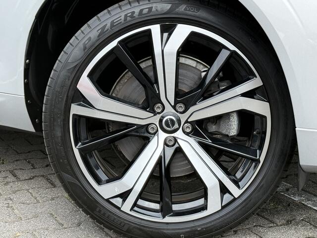 Volvo XC60 2.0 B4 Plus Dark | Pano | Memory | CarPlay | Keyless | 21 inch