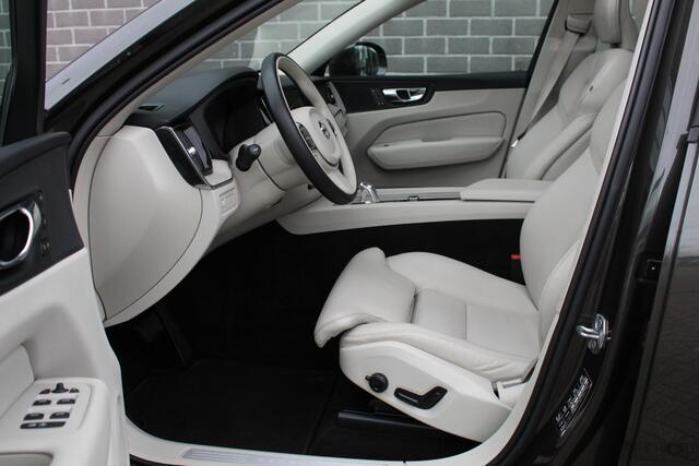 Volvo XC60 2.0 T8 Twin Engine AWD Inscription / HUD / Panoramadak