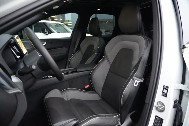 Volvo XC60 2.0 T8 FACELIFT Plug-in hybrid AWD Black Edition | 455 PK | Panoramadak | Luchtvering | Trekhaak | Volvo XC60 2.0 T8 Plug-in Hybrid AWD Black Edition met 2.0 viercilinder plug-in hybride aandrijflijn en 455 PK, voorzien van elektrisch panoramadak, luchtvering en head up display