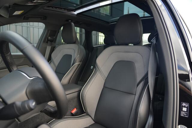 Volvo XC60 2.0 T8 FACELIFT Plug-in hybrid AWD Black Edition | 455 PK | Pano | Luchtvering | Trekhaak | Volvo XC60 2.0 T8 Plug-in Hybrid AWD Black Edition met 2.0 viercilinder plug-in hybride aandrijflijn en 455 PK, voorzien van elektrisch panoramadak, luchtvering en head up display